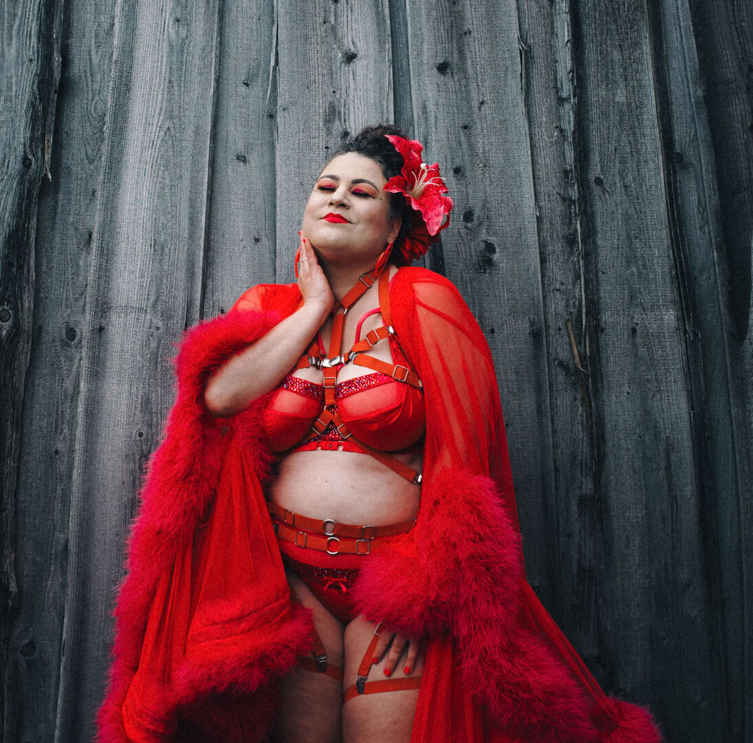 Performance Bustie la Tish (burlesque)